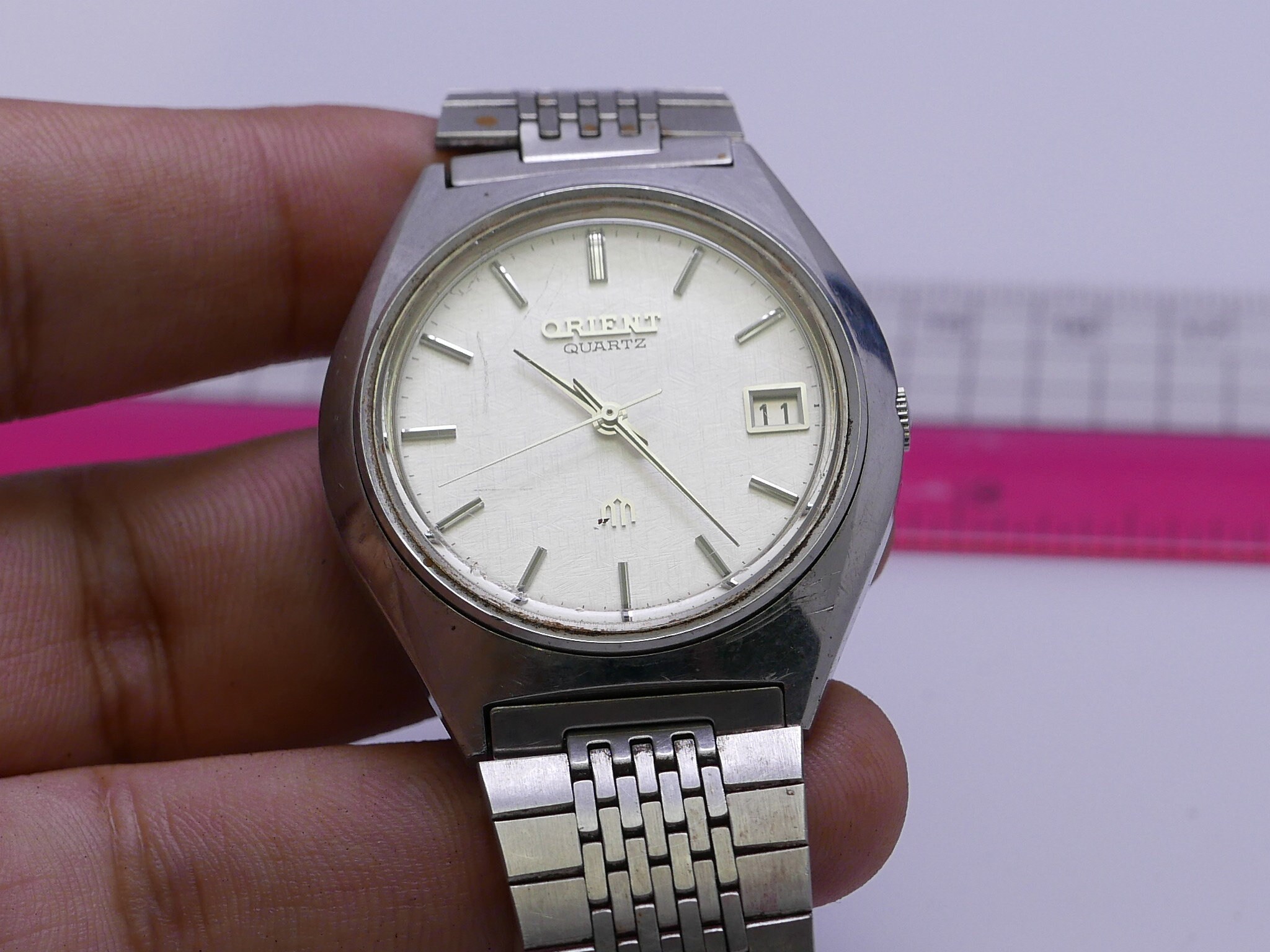 Vintage Orient Year 1980s Textured Dial Men Quartz Watch Vintage Orient Year 1980s Textured Dial Men Quartz Watch