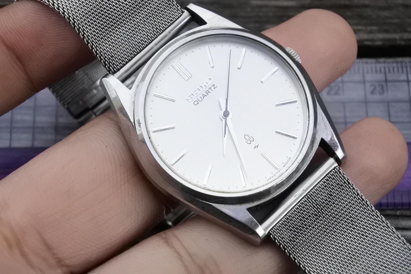 Vintage Seiko 7121 8000 White Dial Men Quartz Watch Japan Round