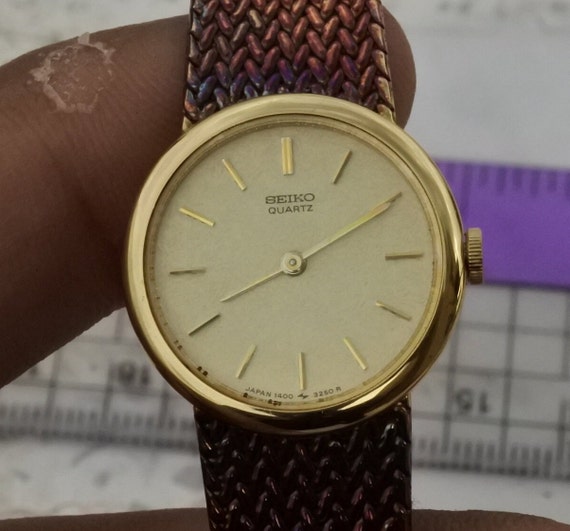 Vintage Seiko 1400 0670 Yellow Dial Lady Quartz Watch Japan Round