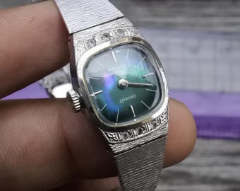 Vintage Orient Gold Plated  Mother of Pearl Dial Lady Hand Winding  Japan Square Shape 23mm