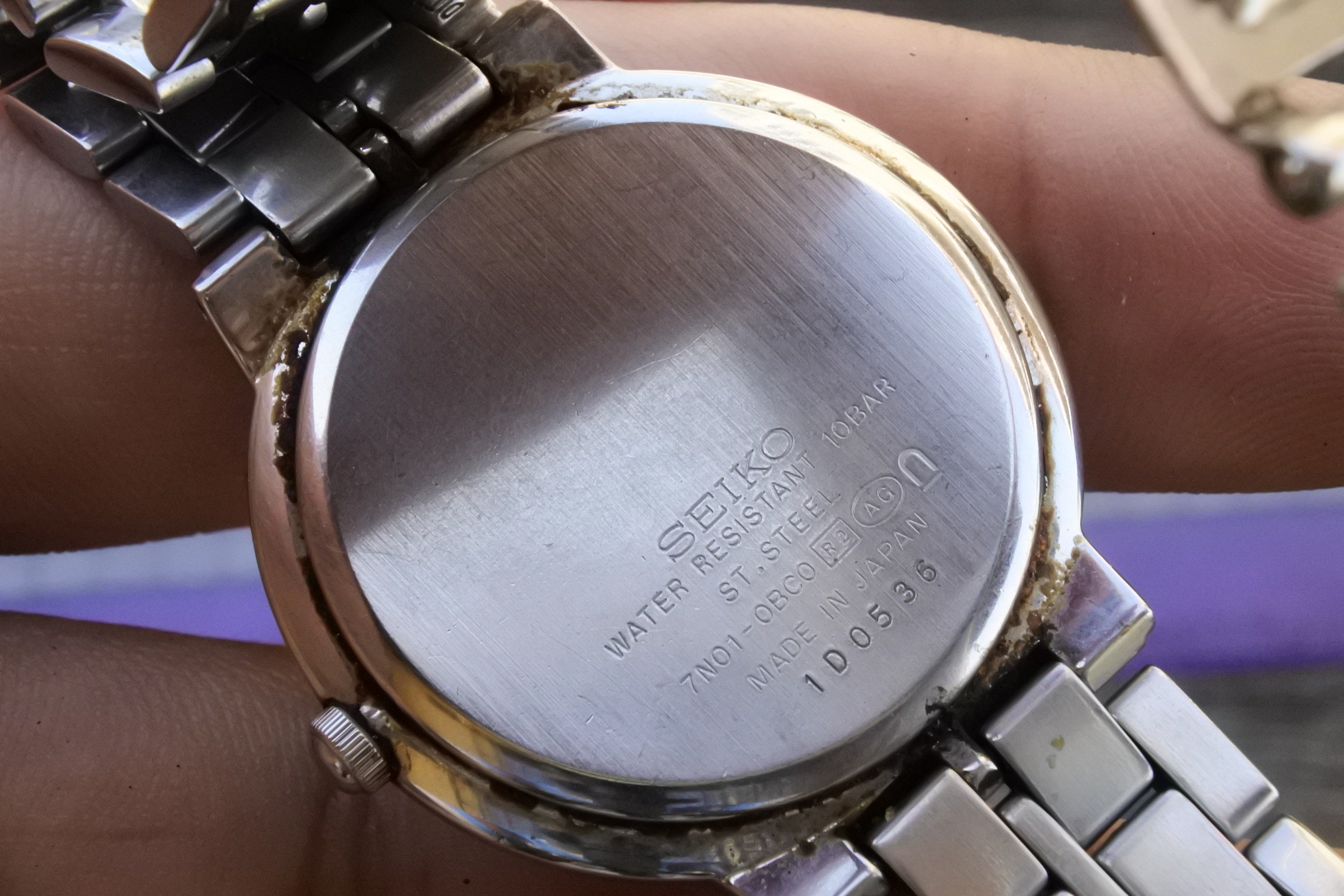 Vintage Seiko 7N01 0BC0 White Dial Unisex Quartz Watch Japan