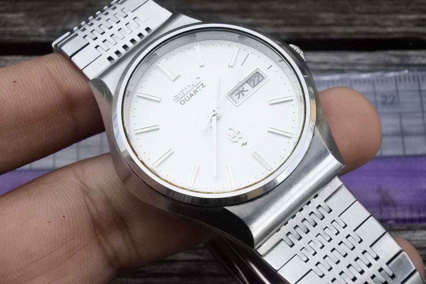 Vintage Seiko 0840 8040 Textured Dial Men Quartz Watch Japan Round 