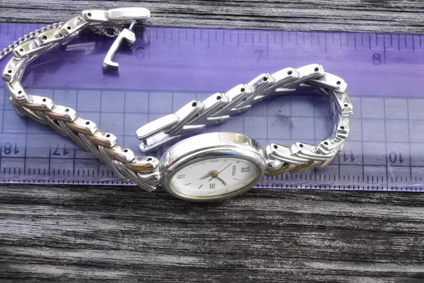 Vintage Seiko 1221 5930 Roman Numeral Dial Lady Quartz Watch Japan