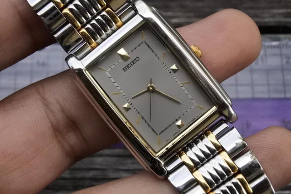 Vintage Seiko V701 5E30 Gray Dial Men Quartz Watch Japan Square