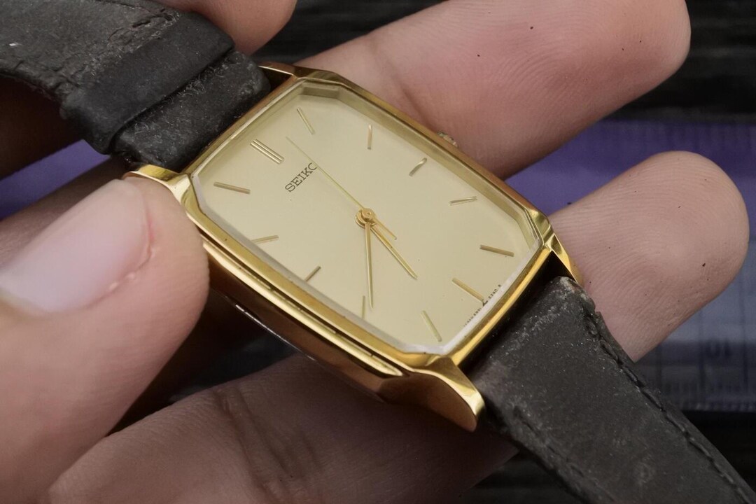 Vintage Seiko Nickle Alloy Case 5P31 5190 Yellow Dial Men Quartz