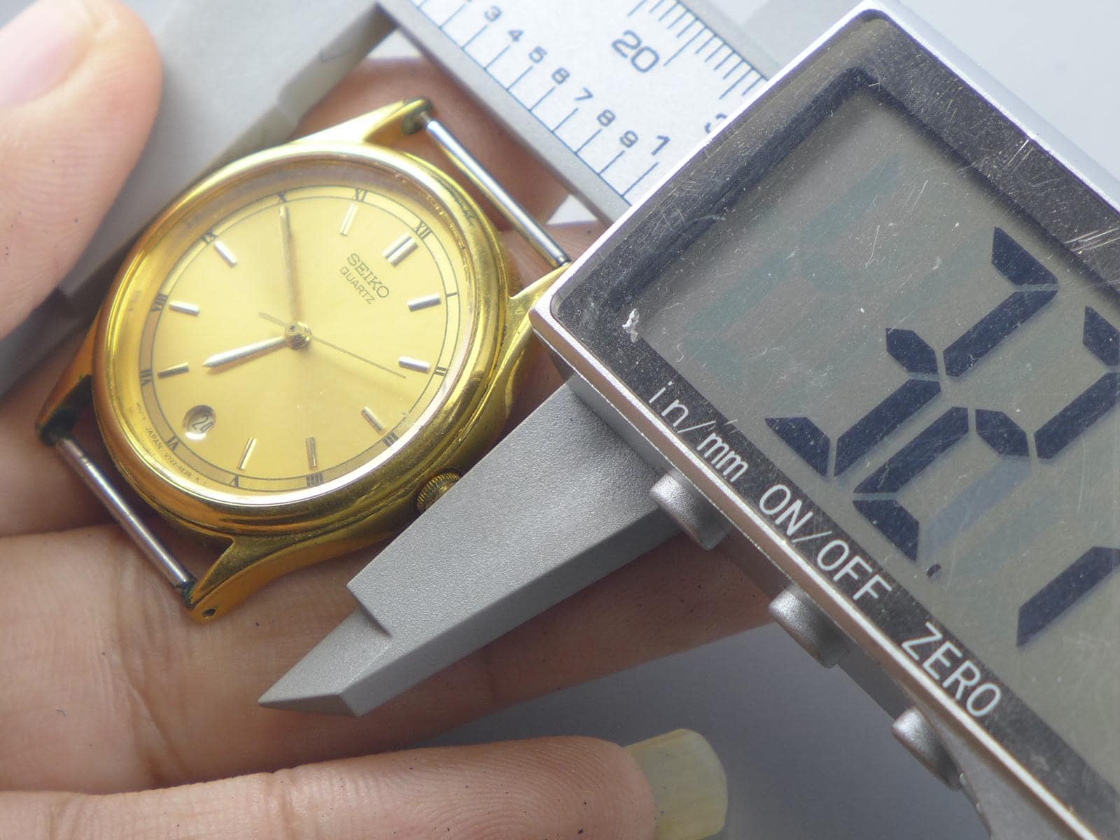 Vintage Seiko V722 6B20 Golden Dial Men Quartz Watch Japan JDM