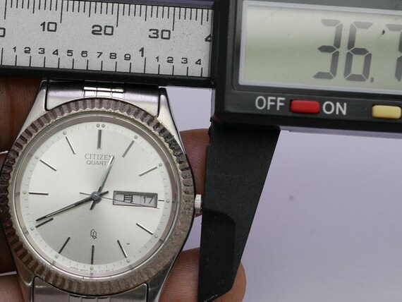 Vintage Citizen KANJI DATE White Dial Men Quartz Watch Japan