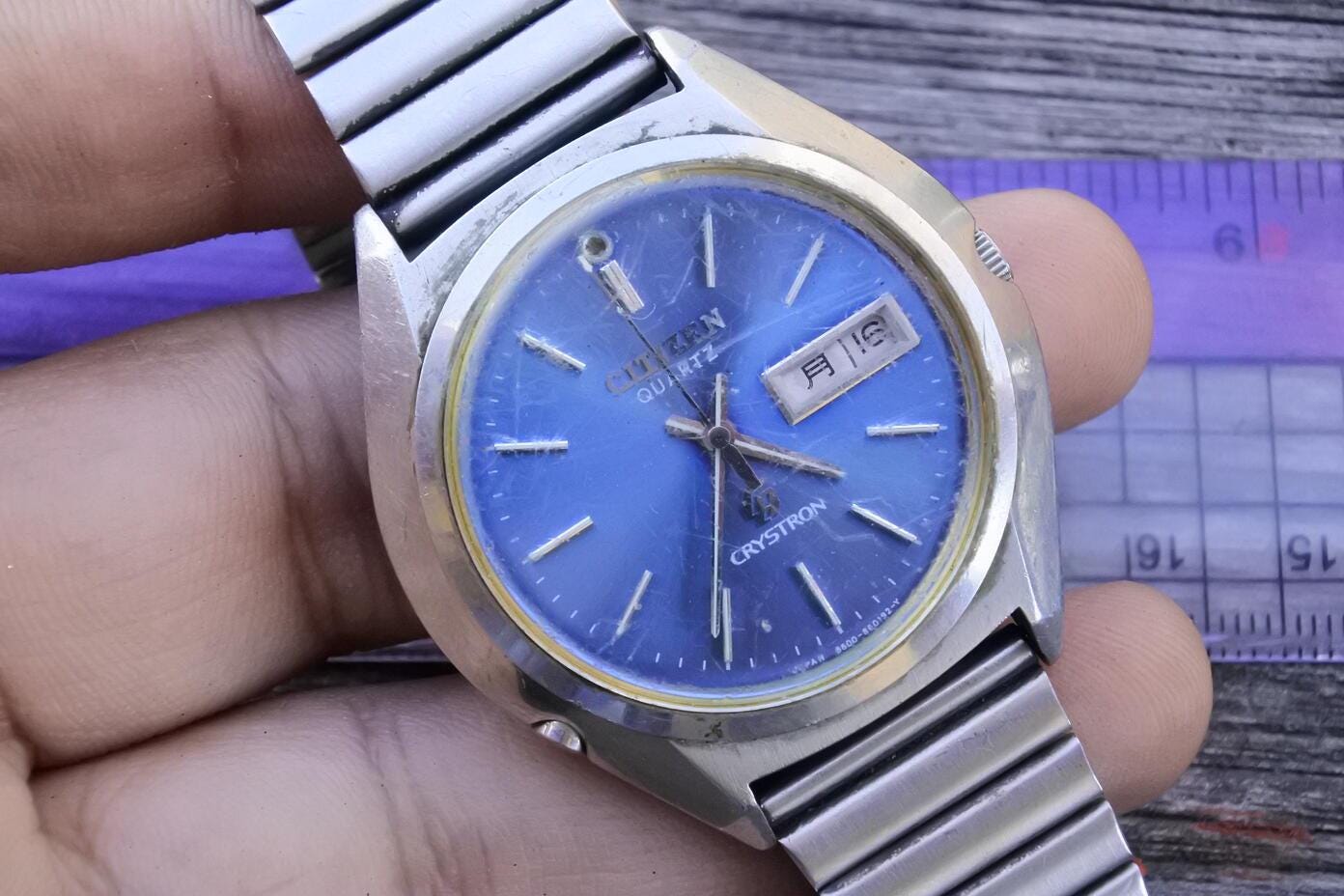 Vintage Ctitizen Crystron 8600 Blue Dial Men Quartz Watch Japan Round Shape  38mm