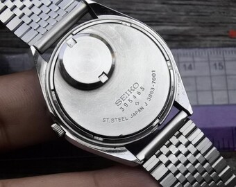 Vintage Seiko QR 3863 7001 White Dial Men Quartz Watch Japan Round