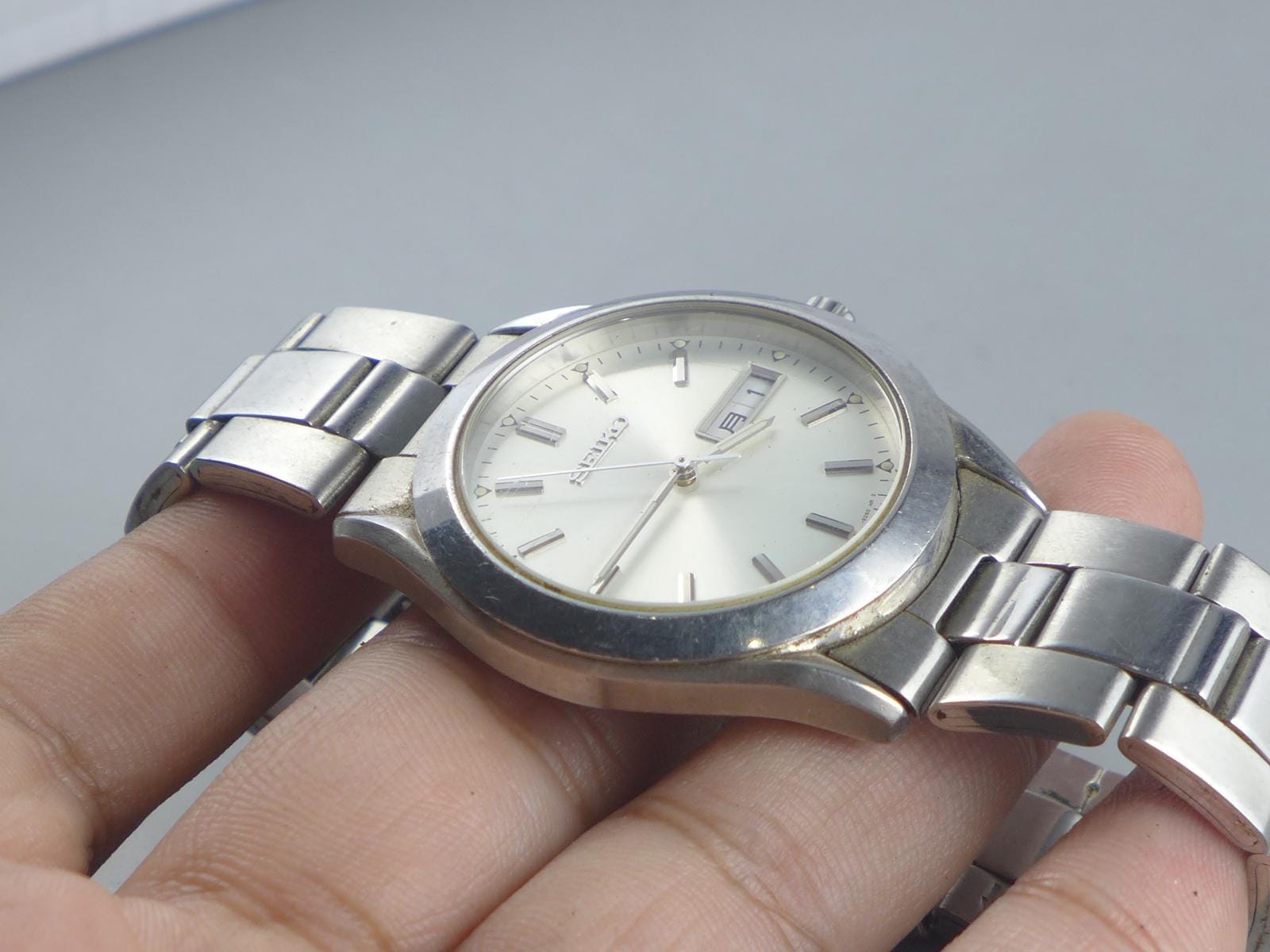 Vintage Seiko 7N43 9030 Silver Dial Men Quartz Watch Japan