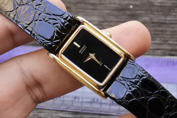 Vintage Seiko Gold Plated 16 5420 Black Dial Lady Quartz
