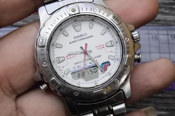 Vintage Casio 744 AD 724 Analog LCD Men Quartz Watch Japan Round