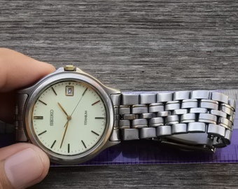 Vintage Seiko Titanium 7N42 8A60 Luminous Dial Men Quartz