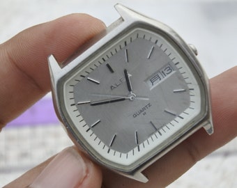 Vintage Alba Y563 5010 Kanji Date Men Quartz Wristwatch Japan