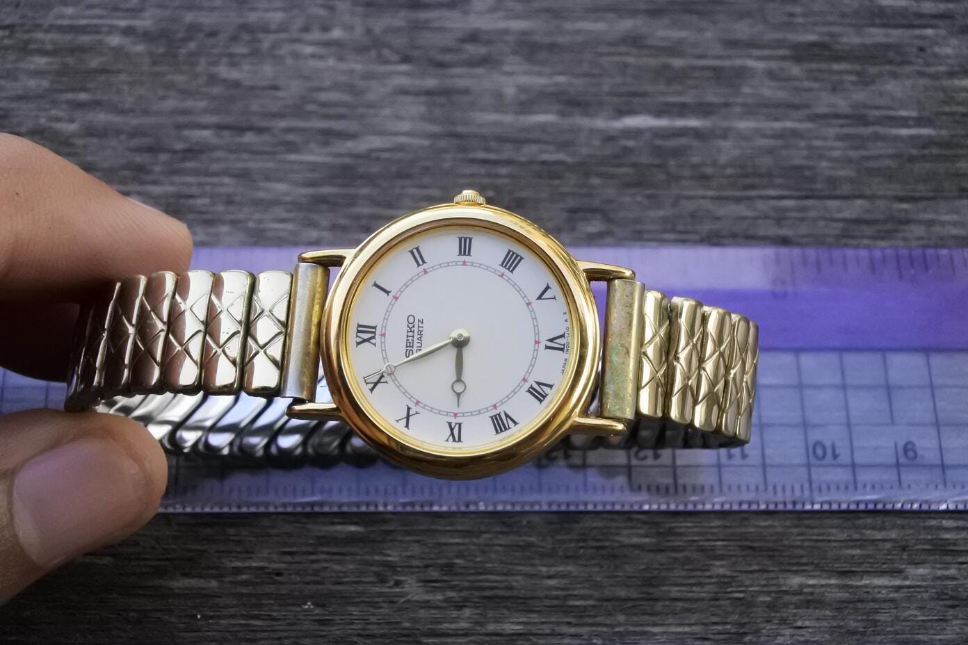 Vintage Seiko Gold Plated 1N00 1D20 Roman Numeric Dial Lady Quartz