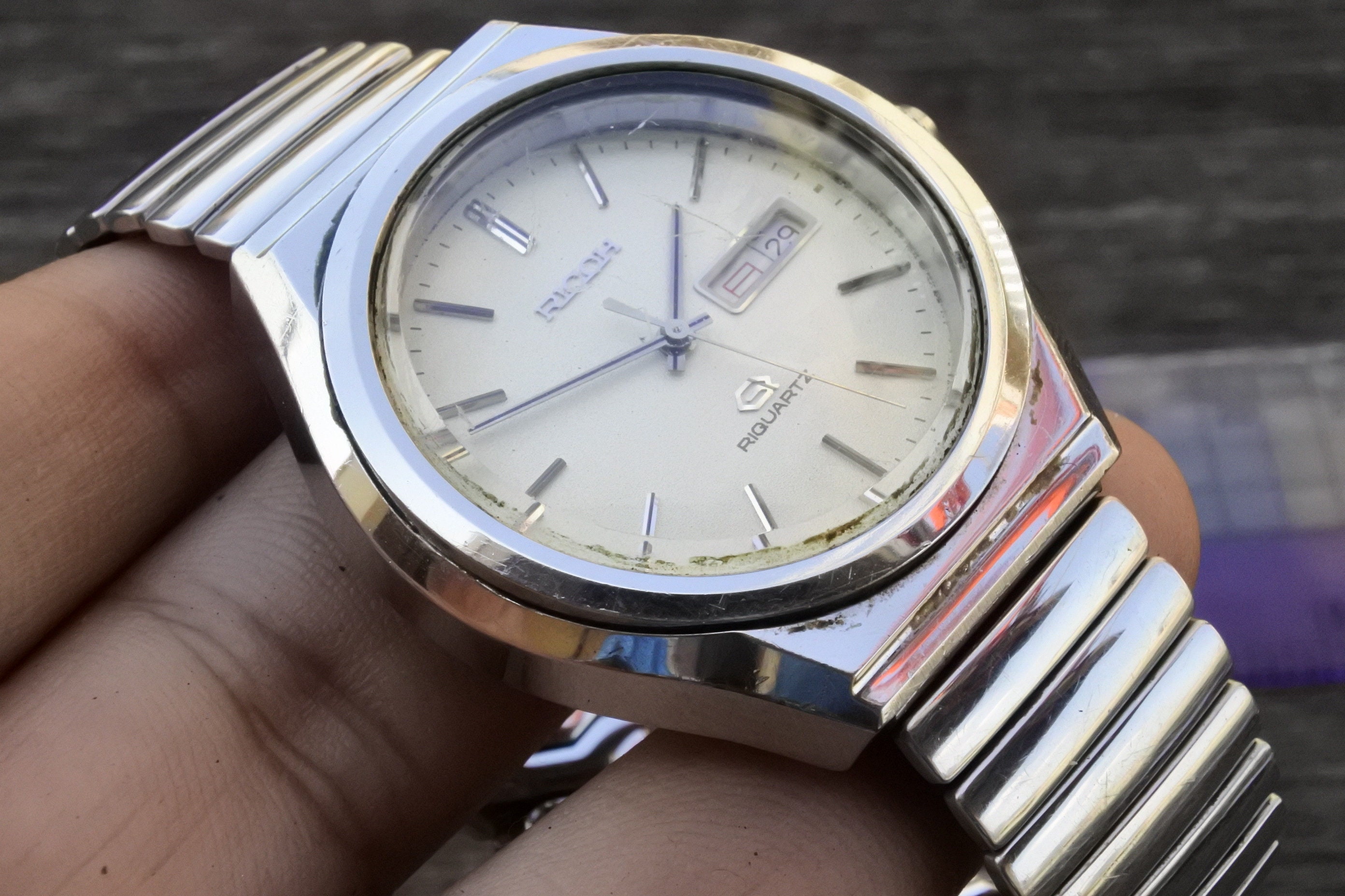Vintage Ricoh Riquartz KANJI DATE White Dial Men Quartz Watch