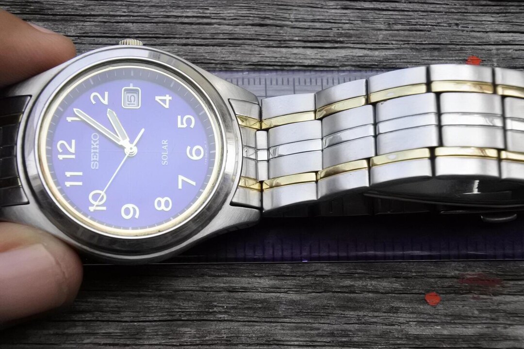 Vintage Seiko Solar V145 0BV0 Blue Dial Men Quartz Watch Japan