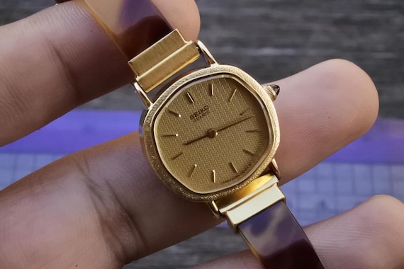 Elgin 手巻きビンテージクォーツ金張 longines seiko rado Vintage Ladies' Gold-Plated Longines Quartz Watch - Boxed