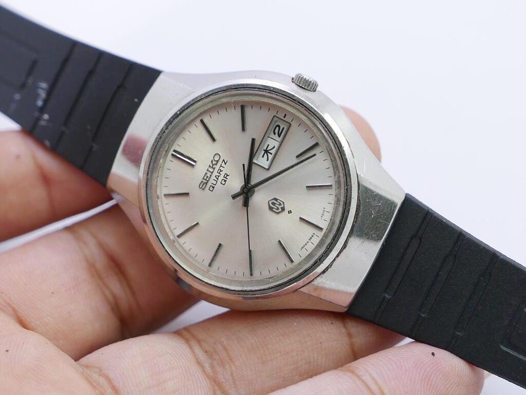 Buy Vintage Seiko QZ 3863 7010 Silver Dial Men Quartz Watch