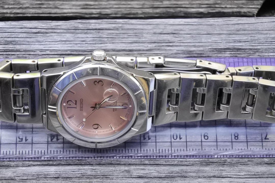 Vintage Seiko Lukia 4F32 0130 Pink Dial Lady Quartz Watch Japan