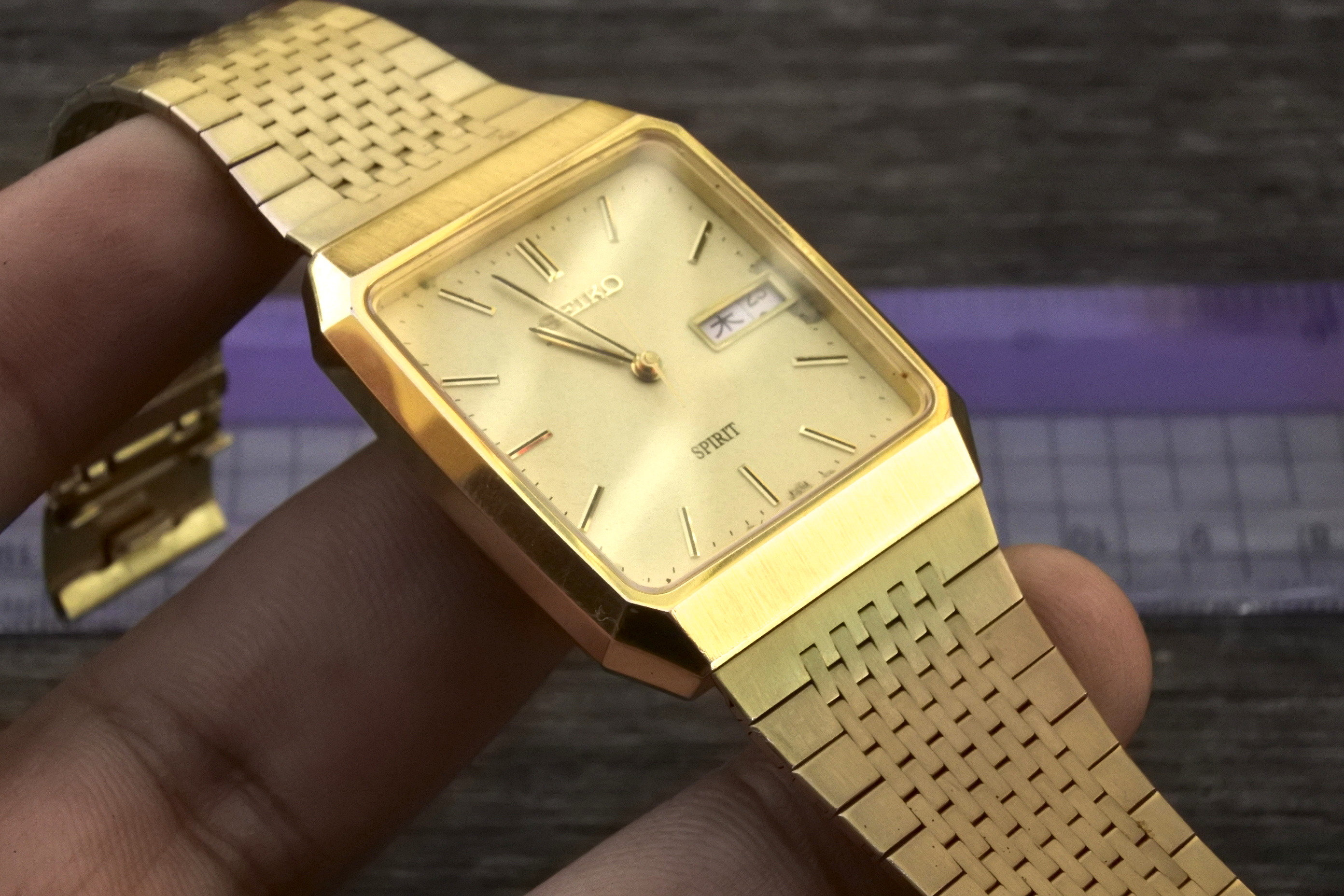 昭和レトロ SEIKO QUARTZ DM303イエロー Vintage Seiko Spirit 9533 5030 Yellow Dial Men Quartz Watch Japan