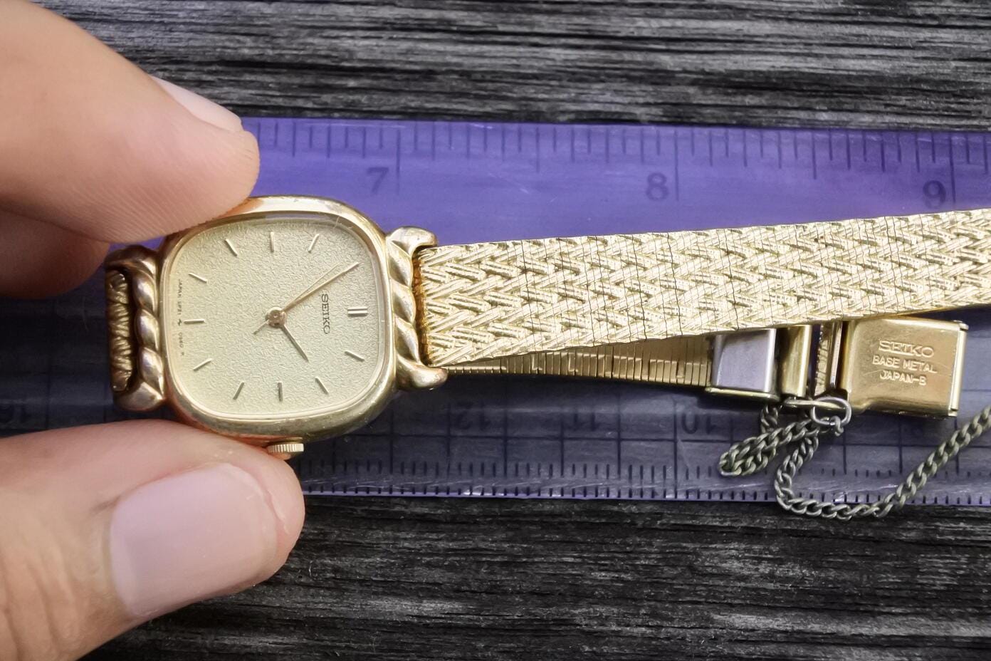 SEIKO 2P21-0260 レディース クォーツ ゴールド 極美品　セイコー Vintage Seiko 2P21 0260 Textured Dial Lady Quartz Watch Japan