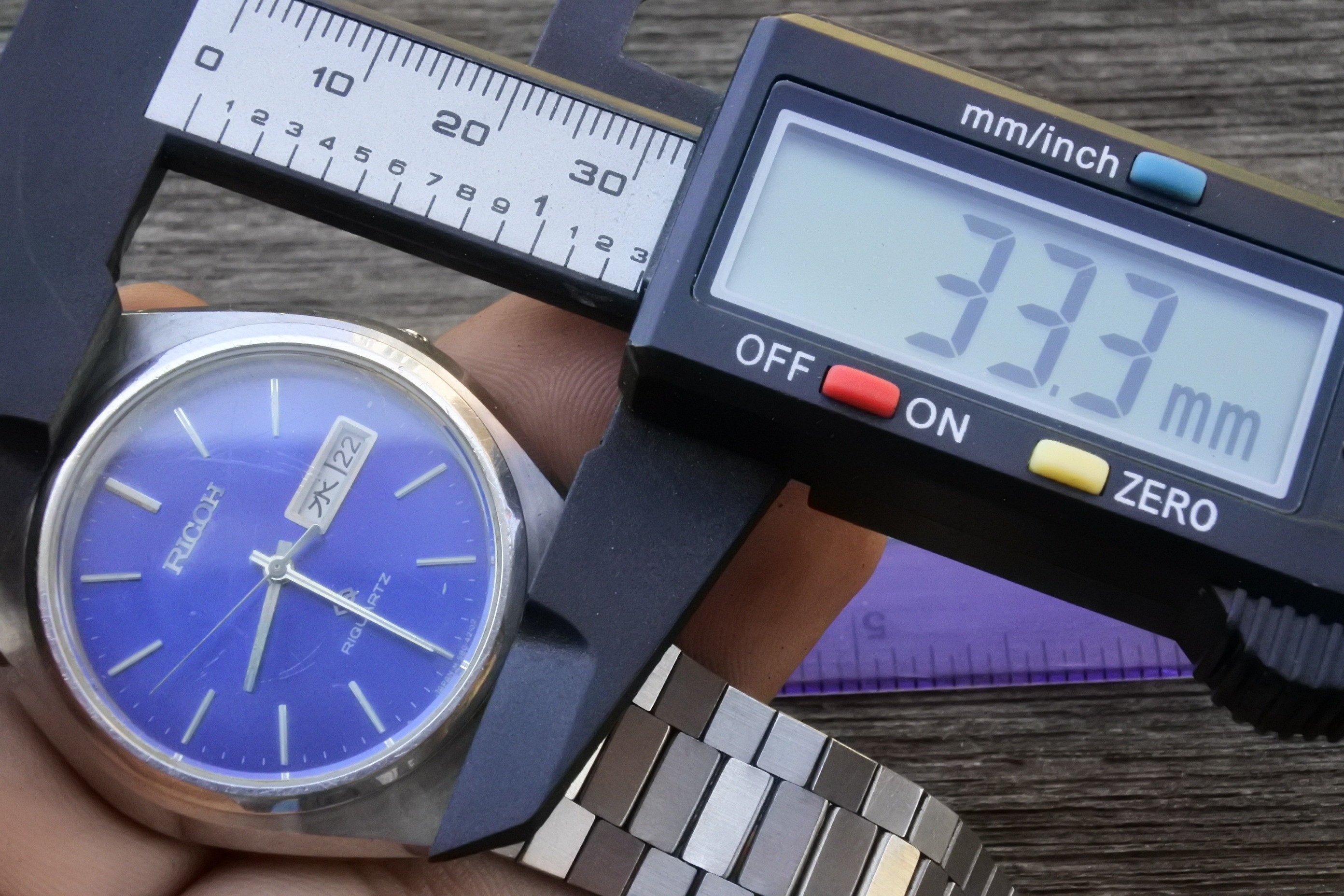 Vintage Ricoh Riquartz KANJI DATE Blue Dial Men Quartz Watch Japan
