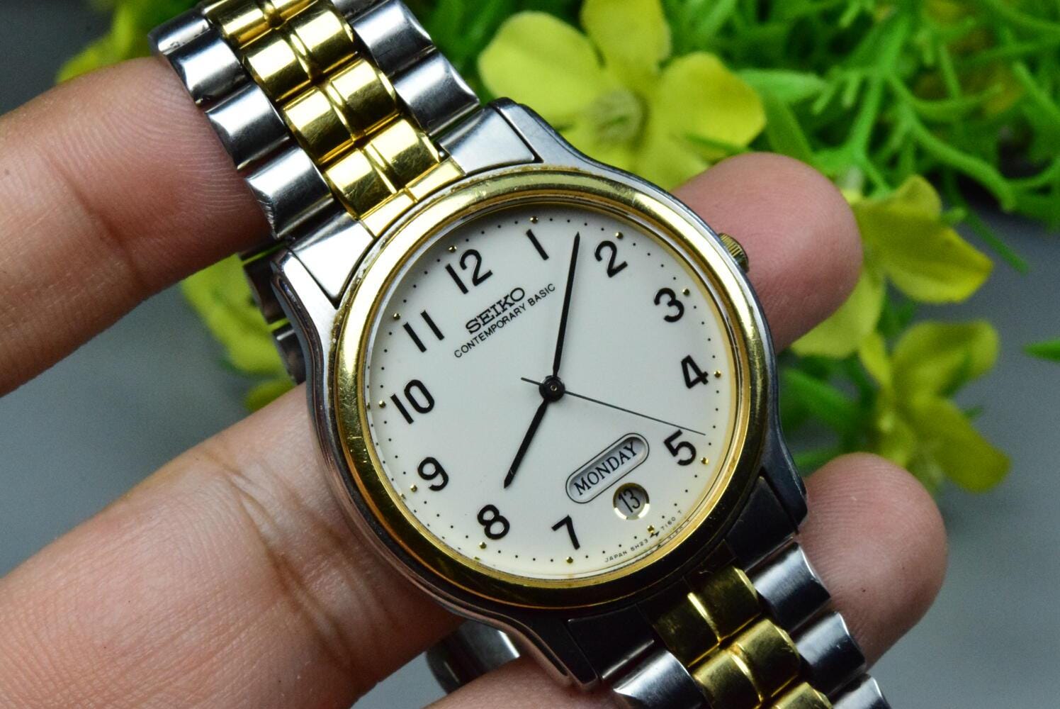 Vintage Seiko Contemporary Basic 5H23 7080 White Dial Men Quartz 
