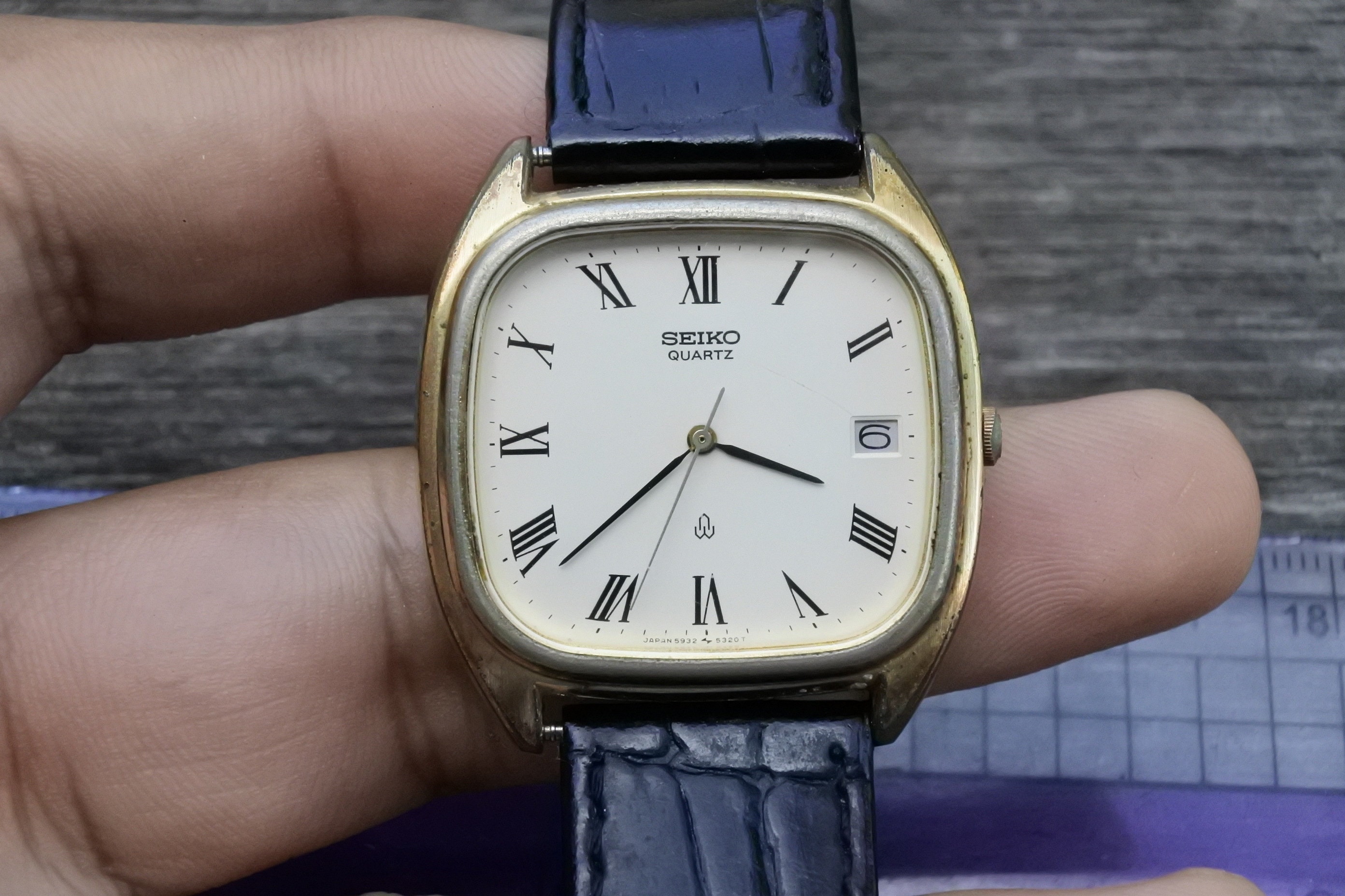 Vintage Seiko Gold Plated 5932 5190 Roman Numeral Dial Men Quartz 