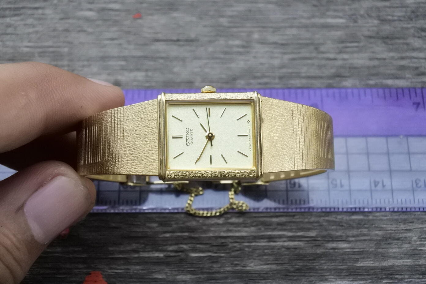 Vintage Seiko Gold Plated 2321 5060 Textured Dial Lady Quartz