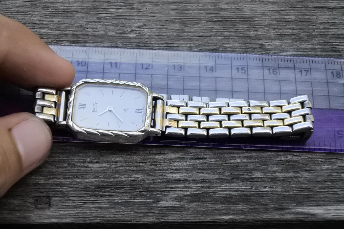 Vintage Seiko Gold Plated 2320 5440 Gray Dial Lady Quartz Watch