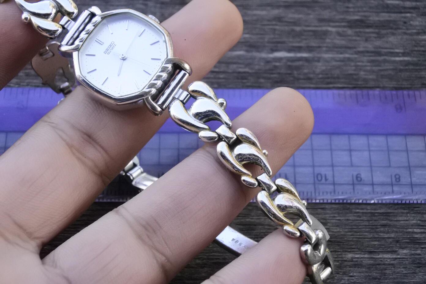 Vintage Seiko Gold Plated 3421 5140 White Dial Lady Quartz  display picture 3