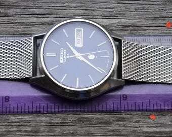 Vintage Seiko QZ 0923 8000 Blue Dial Men Quartz Watch Japan Round