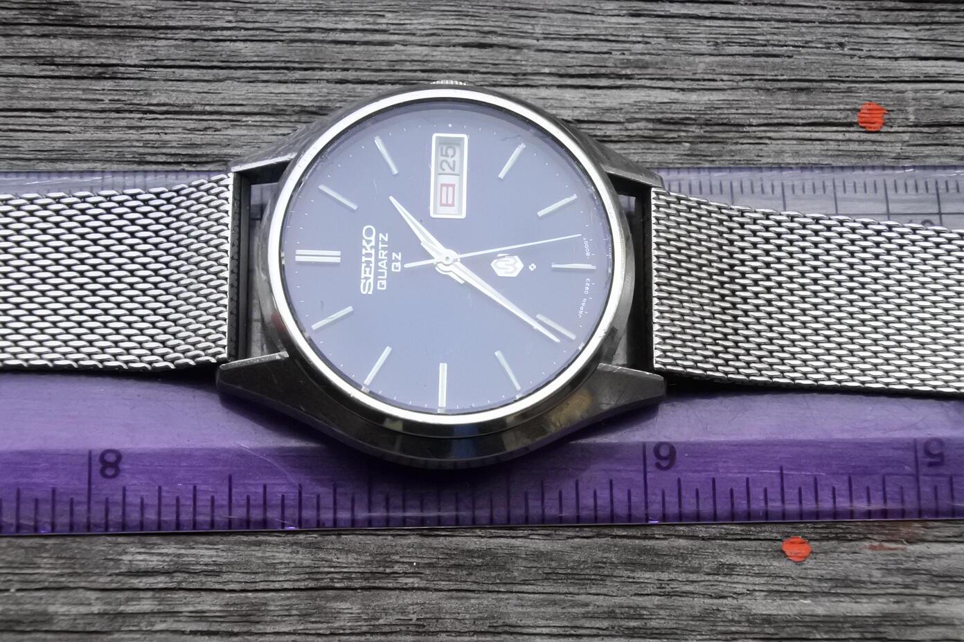 Vintage Seiko QZ 0923 8000 Blue Dial Men Quartz Watch Japan