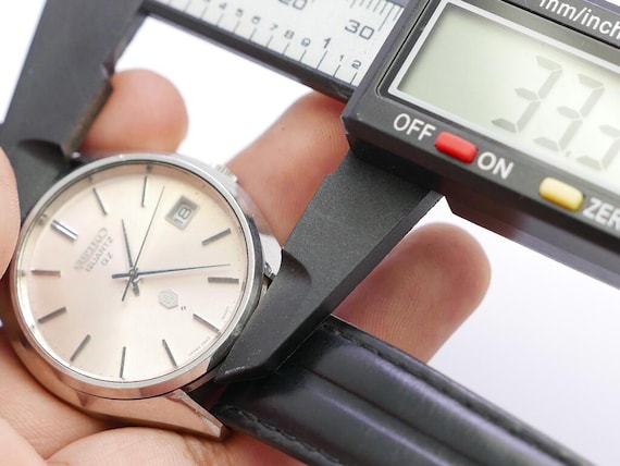Vintage Seiko QZ 0922 8000 Silver Dial Men Quartz Watch Japan