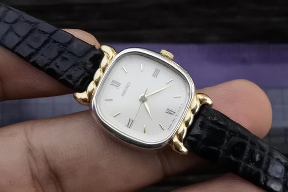 Vintage Seiko 2P21 5340 Roman Numeral Dial Lady Quartz Watch Japan