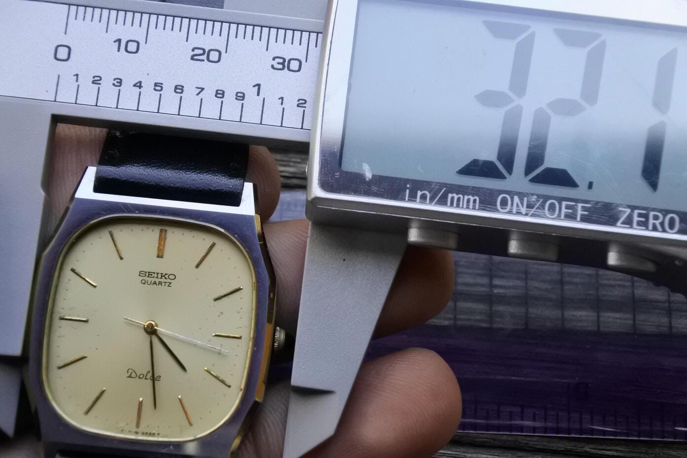 Vintage Seiko Dolce 5931 5420 Ultra Hard Alloy Gold (titanium