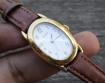Vintage Seiko N 1F21 5B70 White Dial Lady Quartz Watch Japan Oval Shape 22mm