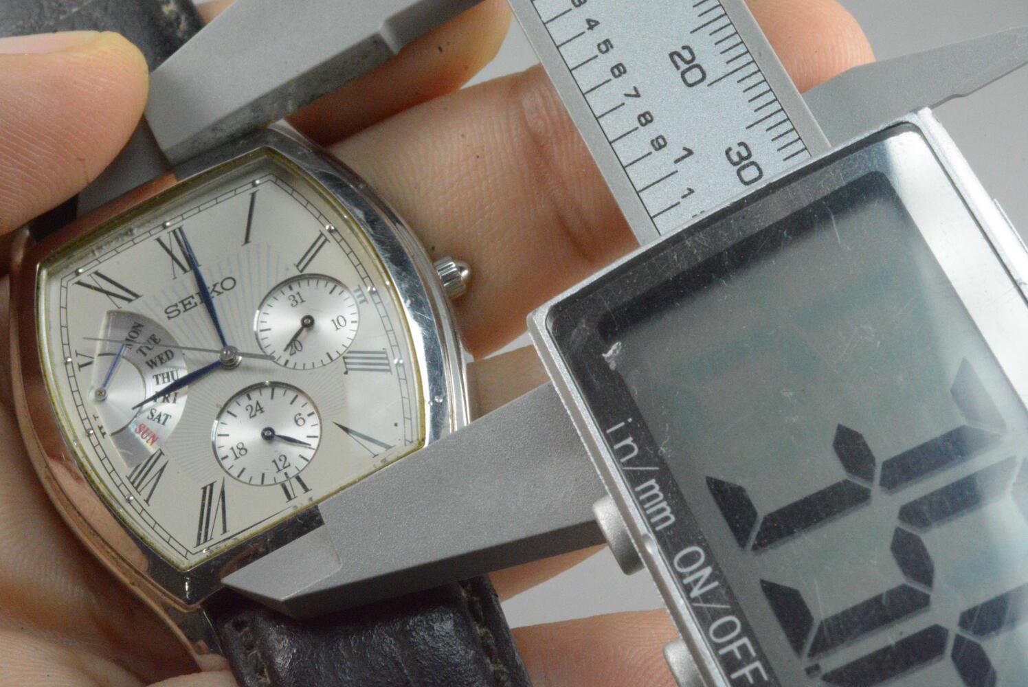 Vintage Seiko 5Y66 0AF0 Roman Numeric Dial Men Quartz Watch Japan