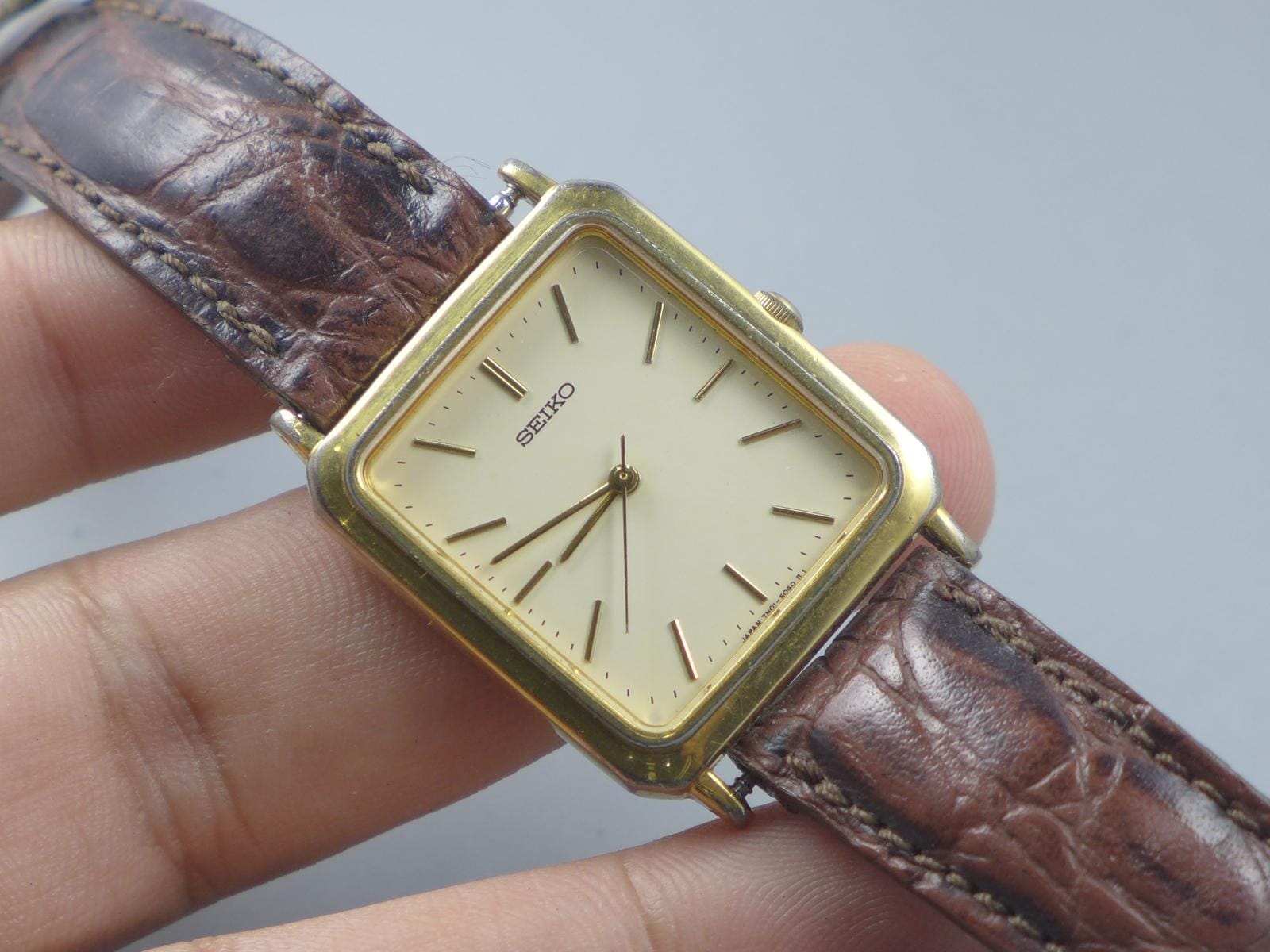 671 稼動 SEIKO 時計 メンズ 7N01-5A20 スクエア ゴールド Vintage Seiko 7N01 5020 Yellow Dial UNISEX Quartz Watch Japan JDM