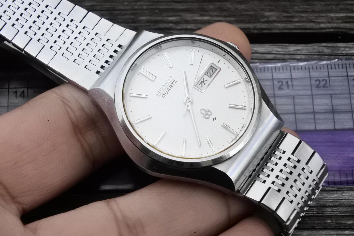 Vintage Seiko 0840 8040 Textured Dial Men Quartz Watch Japan Round