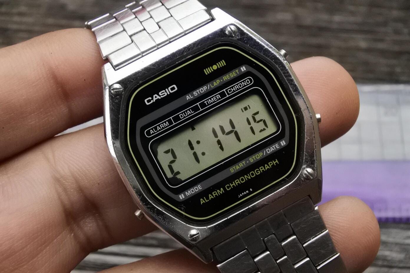 Vintage Casio 145 SA 52 Slim LCD DIGITAL Men Quartz Watch Japan