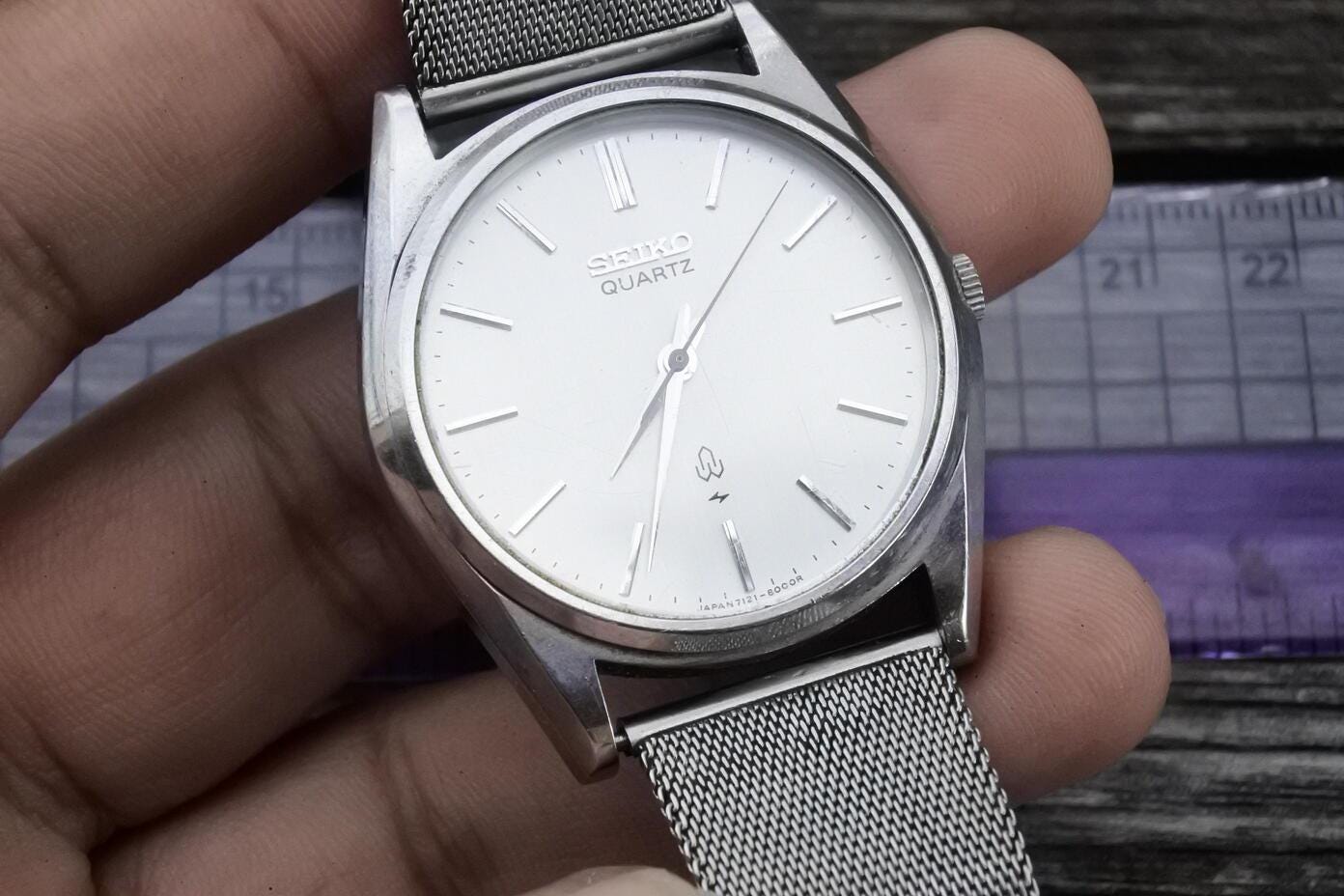 Vintage Seiko 7121 8000 White Dial Men Quartz Watch Japan Round