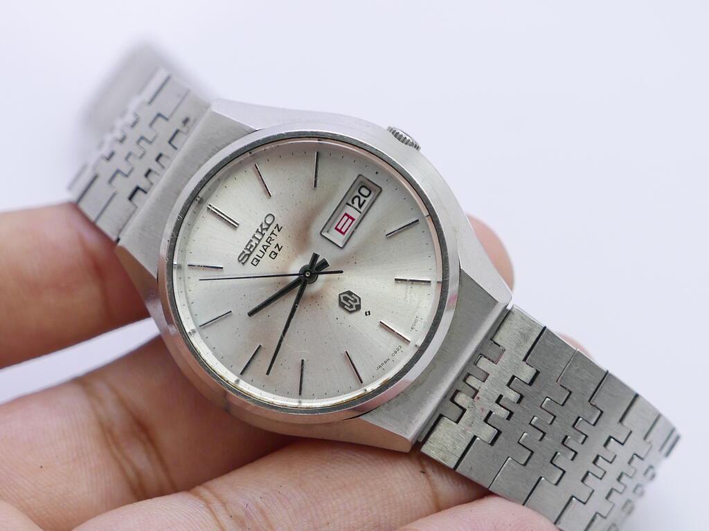 Vintage Seiko QZ 0923 8010 Silver Dial Men Quartz Watch Japan 
