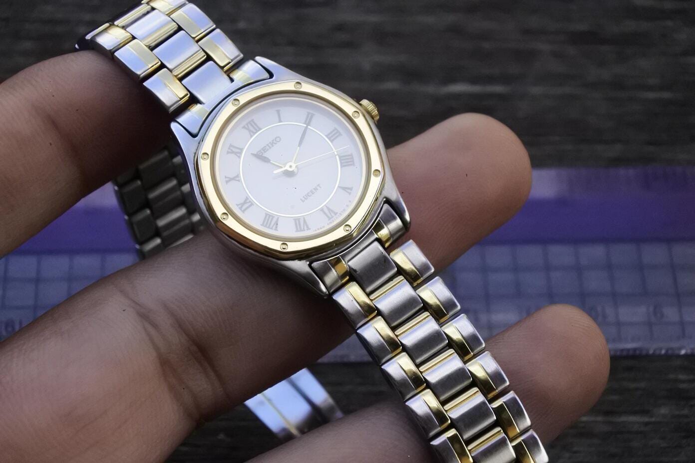 Vintage Seiko Lucent 4N21 0650 Roman Numeric Dial Lady Quartz