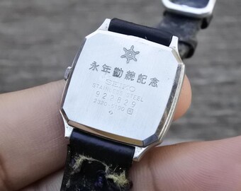 Seiko 時計 Vintage Seiko 2320 5190 White Dial Lady Quartz Watch Japan Square