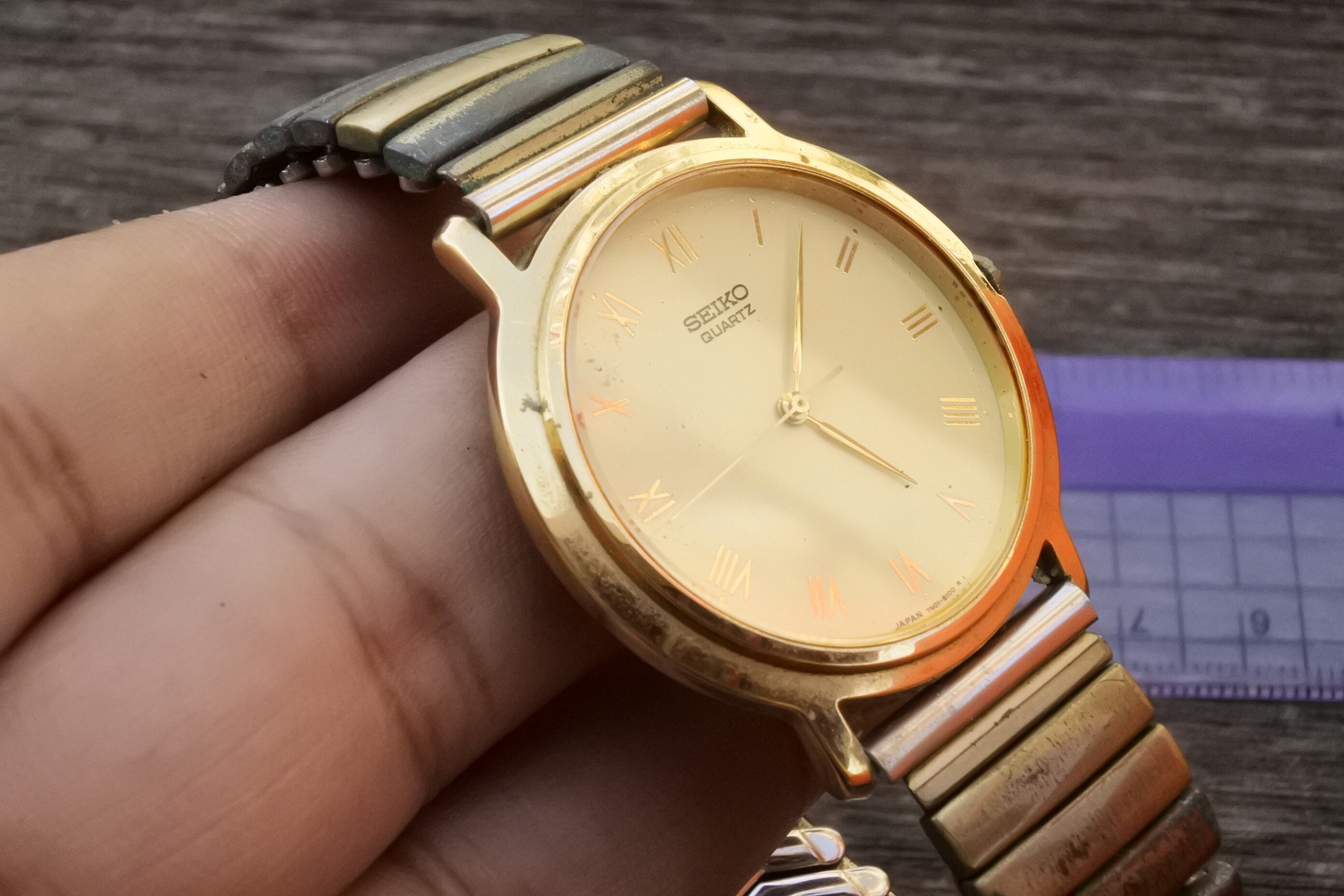 Vintage Seiko 7N01 8040 Roman Numeral Dial Men Quartz Watch Japan