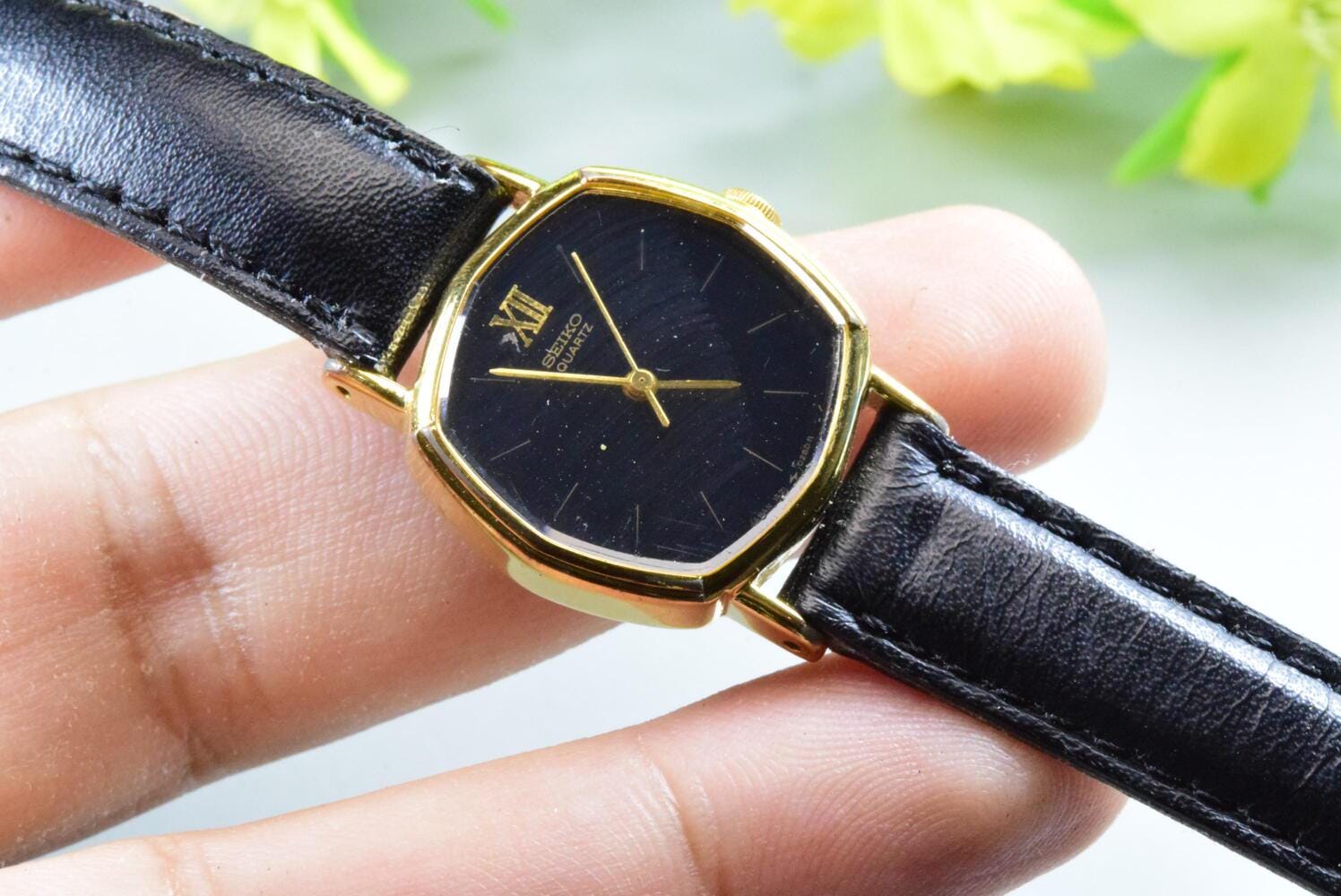 Vintage Seiko Gold Plate 1421 5140 Black Dial Lady Quartz Watch