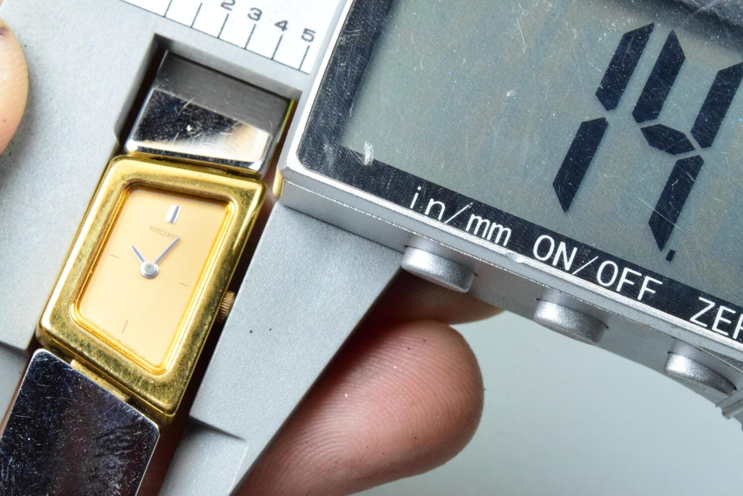 ​【極美品・整備済】SEIKO セイコー ジュエリーウォッチ 2E20-5610 Vintage Seiko 2E20 5610 Yellow Dial Lady Quartz Integrated
