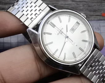 Vintage Seiko QR 3863 7001 White Dial Men Quartz Watch Japan Round